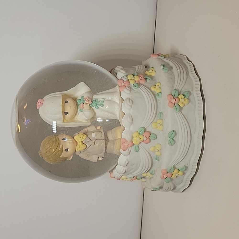Precious Moments wedding musical snowglobe